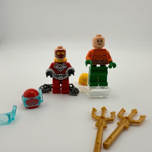 LEGO DC Super Heroes Minifigures Aquaman & Scuba Batman W/ Accessories from Set - Picture 5 of 7
